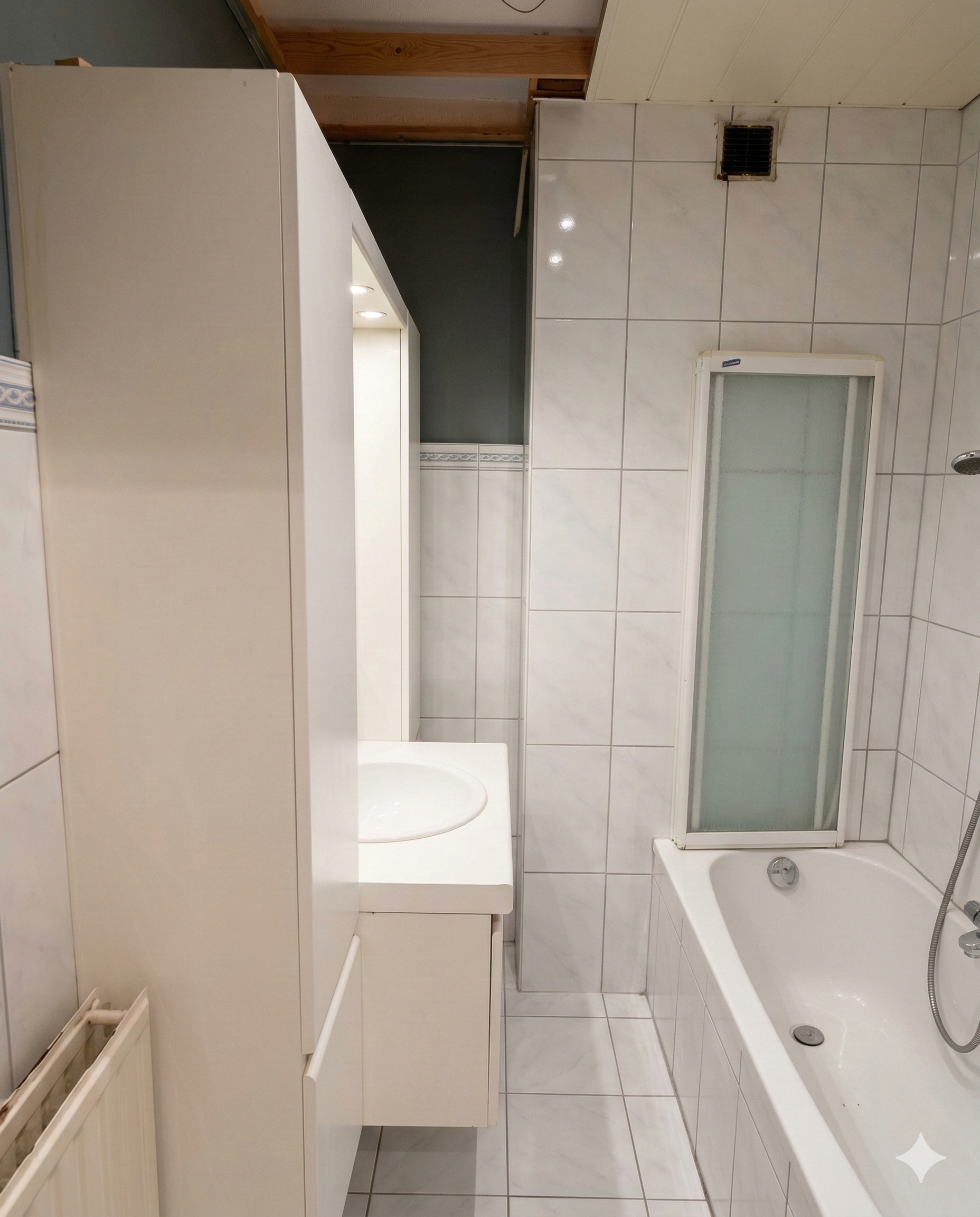 Badkamer voor renovatie Merksem